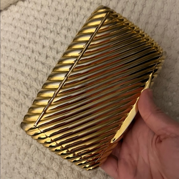 JUDITH LEIBER gold shell pattern clutch (does not fit cell phone) - Picture 2 of 6